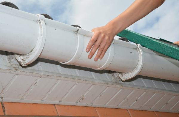 Gutter Reattachment in Miami